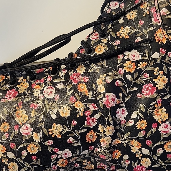 Floral boots - Picture 3 of 7